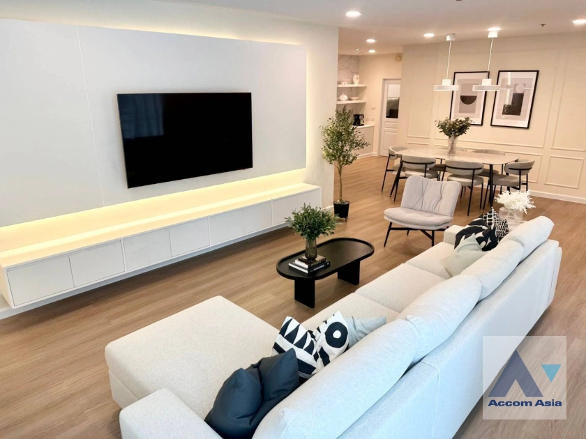 Pet friendly |  Grand Langsuan Condominium  3 Bedroom for Rent BTS Chitlom in Ploenchit Bangkok