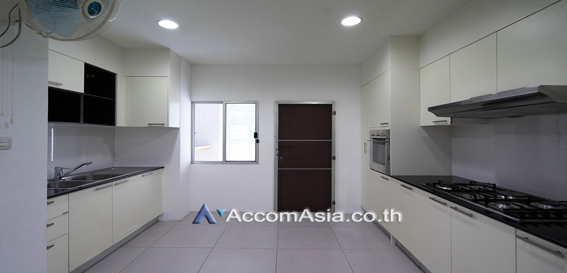 Pet friendly |  4 Bedrooms  Apartment For Rent in Sukhumvit, Bangkok  near BTS Asok - MRT Sukhumvit (AA20448)