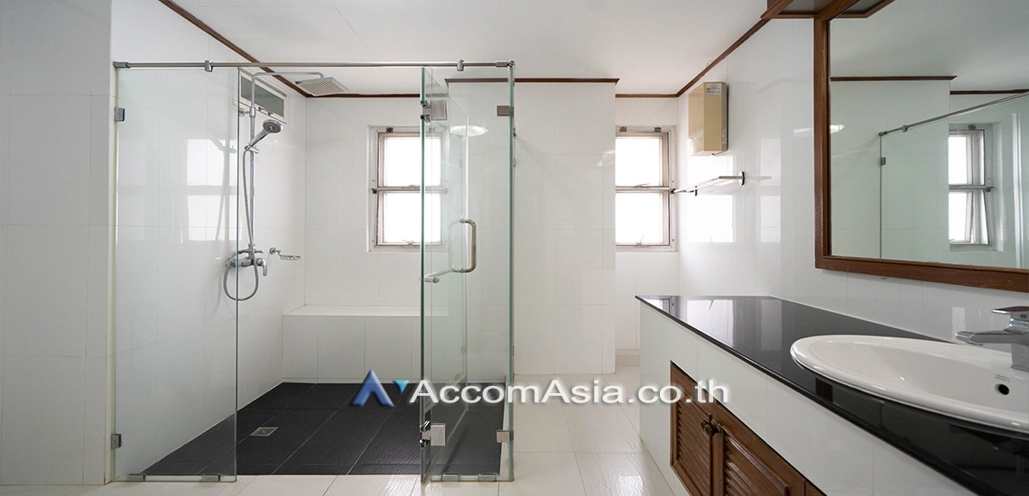 12  4 br Apartment For Rent in Sukhumvit ,Bangkok BTS Asok - MRT Sukhumvit at Newly renovated modern style living place AA20448