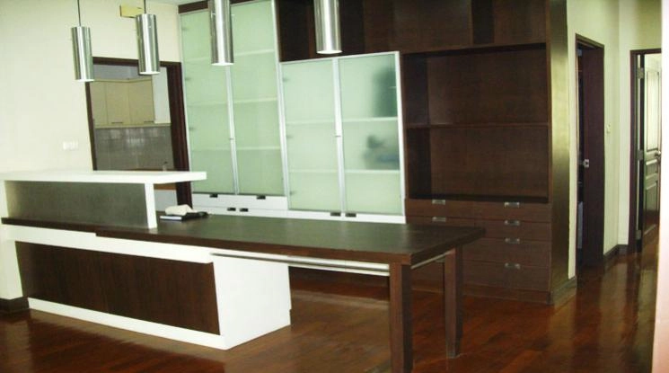 unitPet friendly |  2 Bedrooms  Condominium For Rent in Ploenchit, Bangkok  near BTS Chitlom (21238)