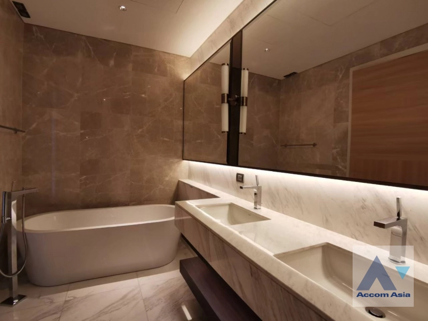 11  2 br Condominium for rent and sale in Ploenchit ,Bangkok BTS Chitlom at Sindhorn Residence AA20458