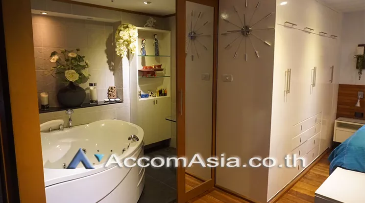 8  1 br Condominium For Sale in Silom ,Bangkok BTS Surasak at Nusa State Tower AA20462