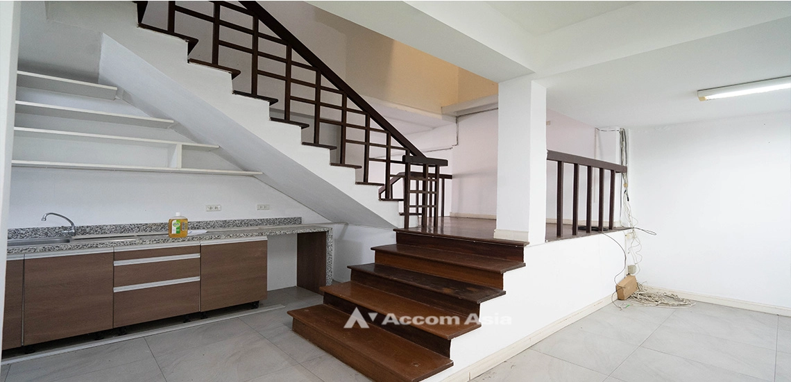9  3 br Townhouse for rent and sale in Sukhumvit ,Bangkok BTS Phrom Phong AA20475