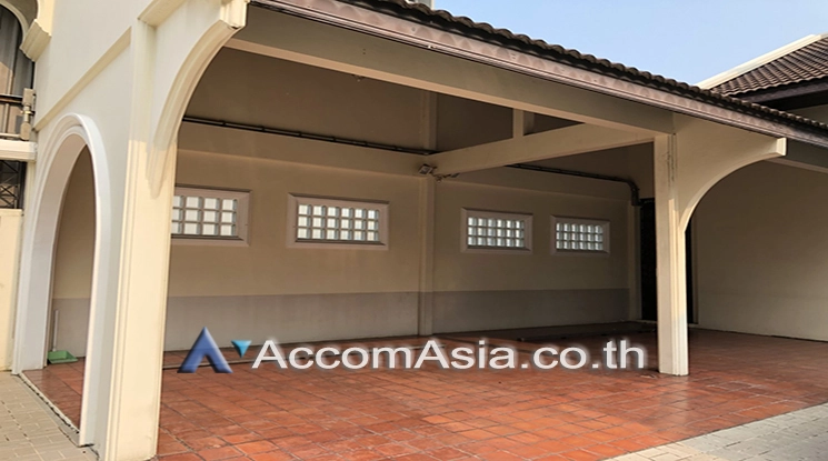  5 Bedrooms  House For Rent in Sathorn, Bangkok  near BTS Chong Nonsi - MRT Lumphini (AA20482)