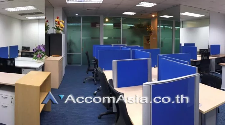  Service Office Space For Rent Office space  for Rent BTS Chitlom in Ploenchit Bangkok