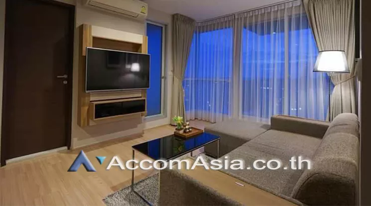  2 Bedrooms  Condominium For Sale in Sathorn, Bangkok  near BTS Saphan Taksin (AA20502)