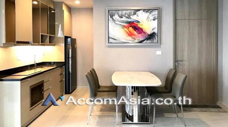  2 Bedrooms  Condominium For Rent in Ploenchit, Bangkok  near BTS Ploenchit (AA20503)