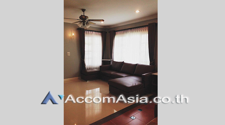  3 Bedrooms  House For Rent in Bangna, Bangkok  near BTS Bearing (AA20517)