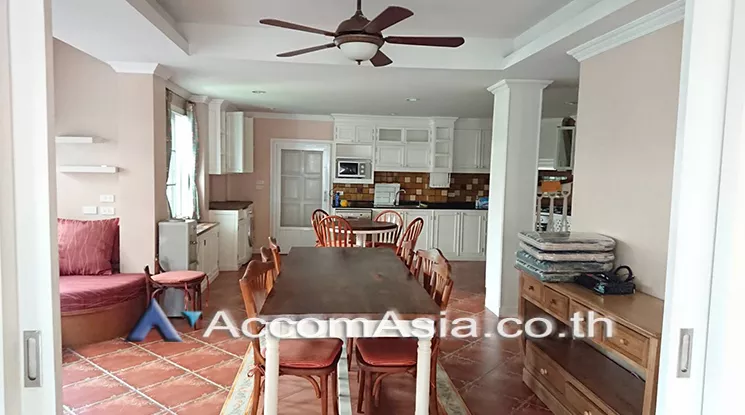 unit 4 Bedrooms  Townhouse For Rent in Bang Na, Bangkok  near BTS Bearing (AA20518)