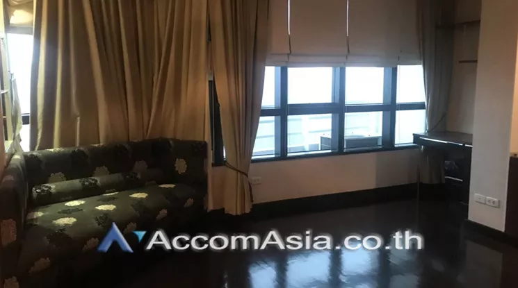  2 Bedrooms  Condominium For Sale in Ploenchit, Bangkok  near BTS Chitlom (AA20531)