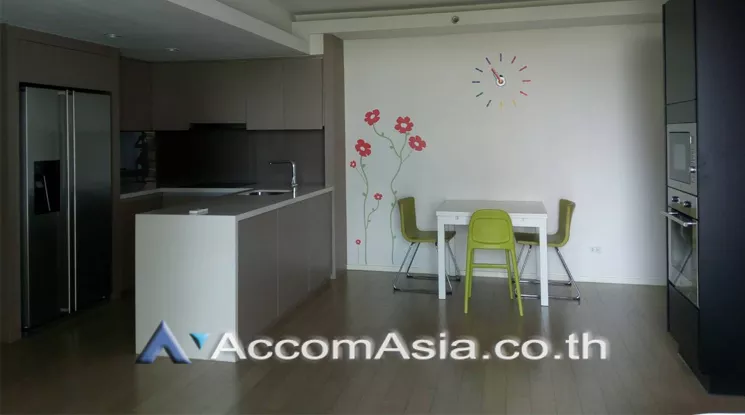 2 Bedrooms  Condominium For Sale in Sukhumvit, Bangkok  near BTS Ekkamai (AA20532)