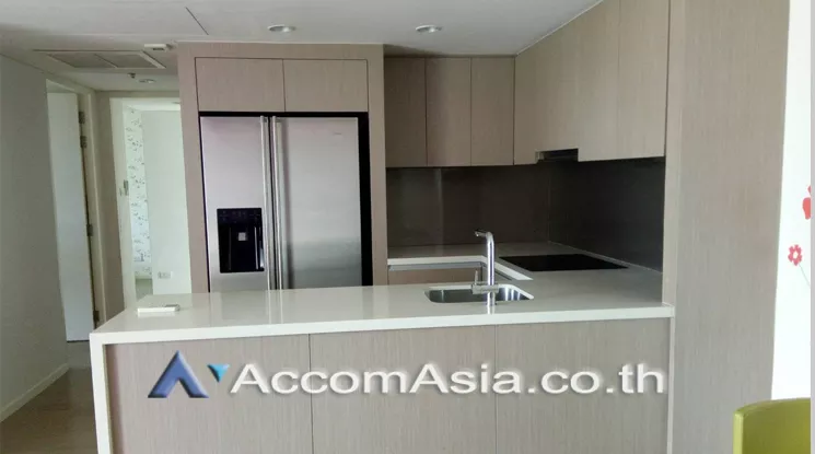  2 Bedrooms  Condominium For Sale in Sukhumvit, Bangkok  near BTS Ekkamai (AA20532)