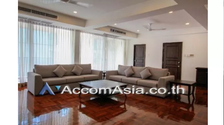  3 Bedrooms  Apartment For Rent in Sukhumvit, Bangkok  near BTS Nana (AA20574)