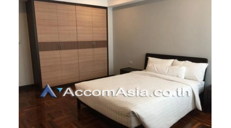 unit 3 Bedrooms  Apartment For Rent in Sukhumvit, Bangkok  near BTS Nana (AA20574)