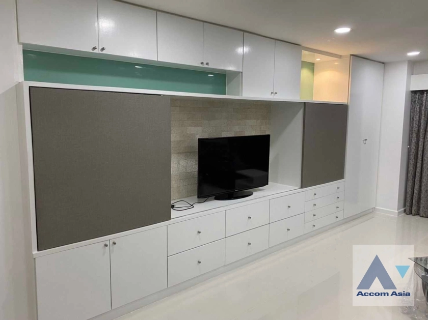 unit 2 Bedrooms  Condominium For Rent & Sale in Ploenchit, Bangkok  near BTS Ploenchit (AA20605)