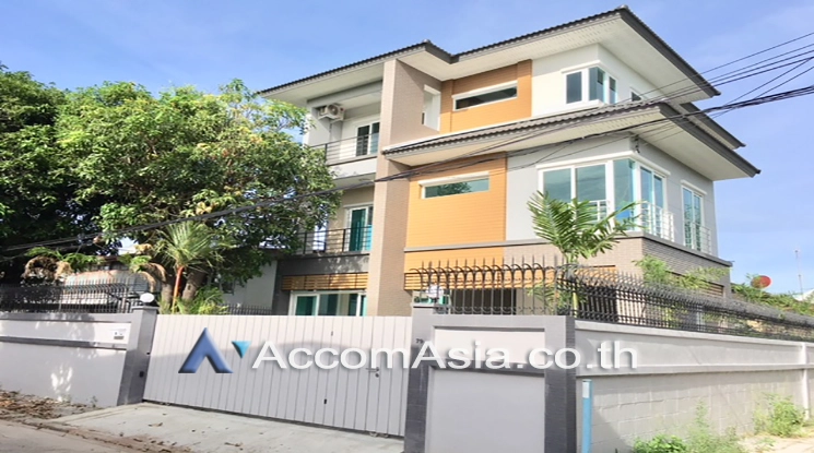  2  4 br House for rent and sale in Ratchadaphisek ,Bangkok MRT Sutthisan AA20690