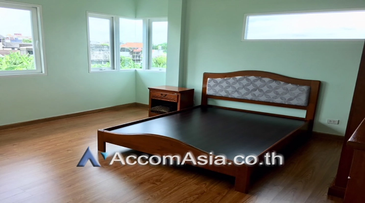 12  4 br House for rent and sale in Ratchadaphisek ,Bangkok MRT Sutthisan AA20690