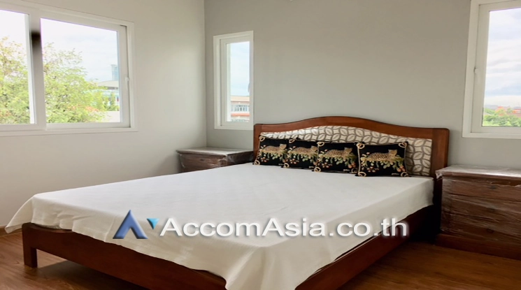 10  4 br House for rent and sale in Ratchadaphisek ,Bangkok MRT Sutthisan AA20690