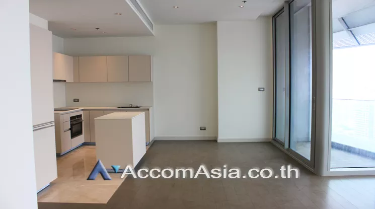  2 Bedrooms  Condominium For Sale in Ploenchit, Bangkok  near BTS Ratchadamri (AA20696)