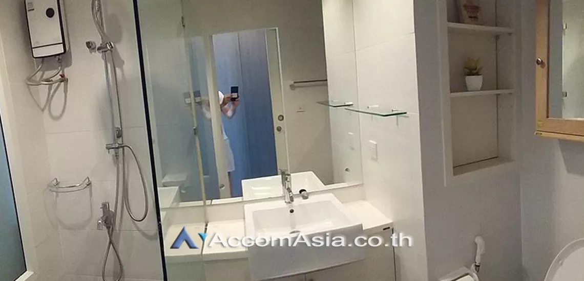 unit 1 Bedroom  Condominium For Rent in Sathorn, Bangkok  near BTS Chong Nonsi (AA20717)