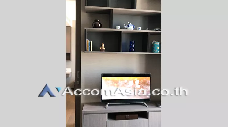  1 Bedroom  Condominium For Rent in Silom, Bangkok  near BTS Surasak (AA20732)