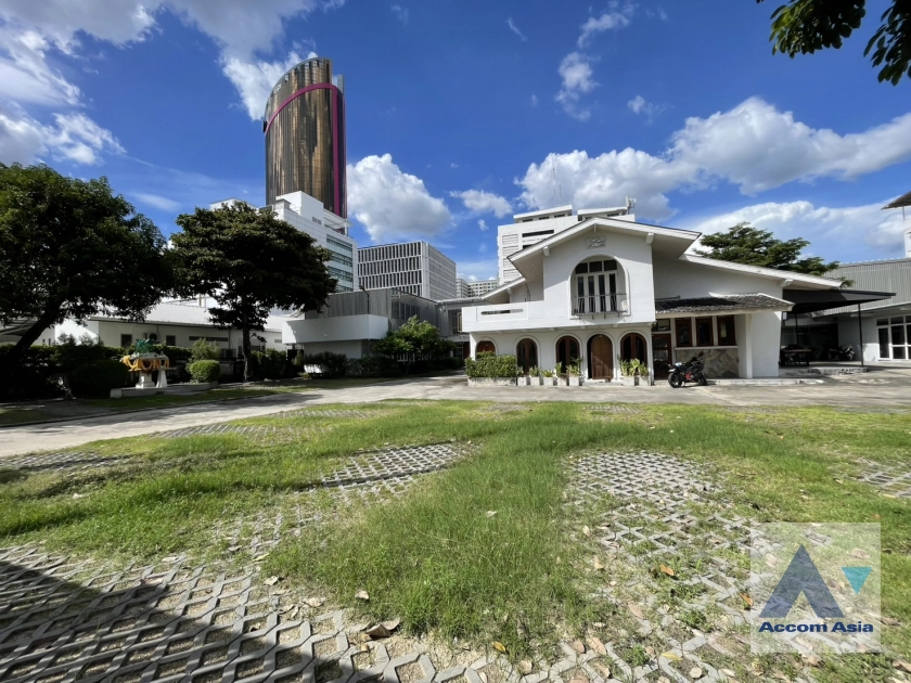  1  House For Rent in Phaholyothin ,Bangkok BTS Saphan-Kwai AA20751