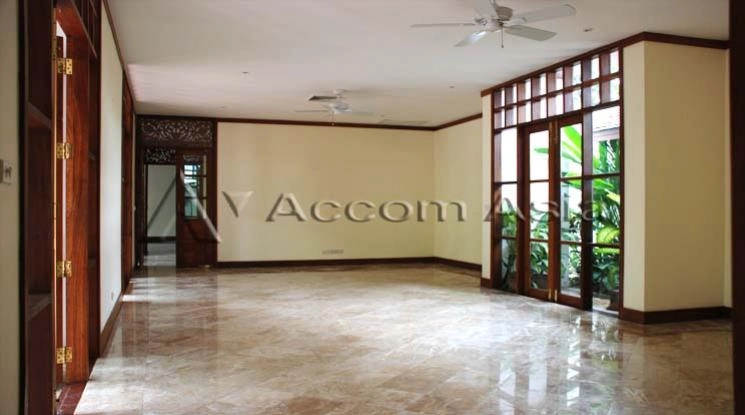 5  3 br House For Rent in Sukhumvit ,Bangkok BTS Phrom Phong AA20769