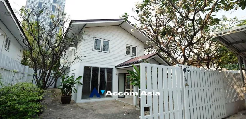  2  3 br House For Rent in sathorn ,Bangkok BTS Chong Nonsi AA20793