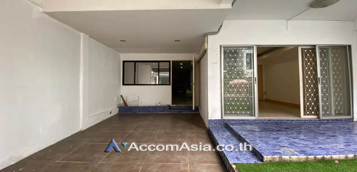 Home Office, Pet friendly |  3 Bedrooms  Townhouse For Rent in Sukhumvit, Bangkok  near BTS Phrom Phong (AA20802)