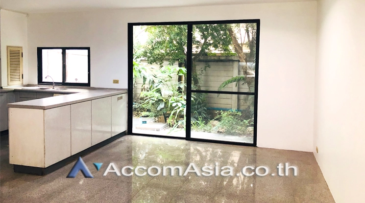 4  4 br Townhouse for rent and sale in Ploenchit ,Bangkok BTS Ploenchit AA20808