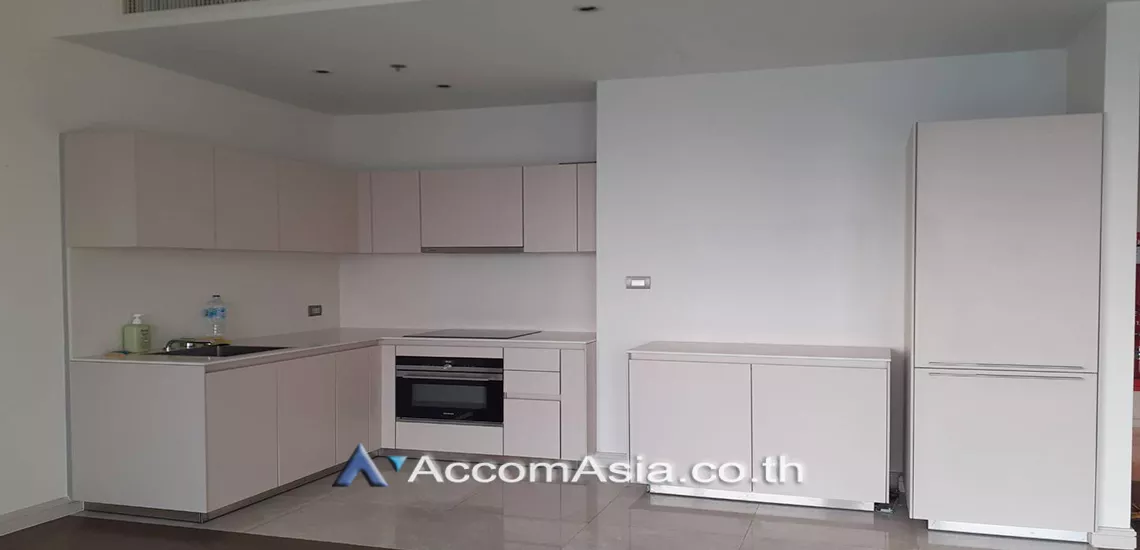  2 Bedrooms  Condominium For Rent in Ploenchit, Bangkok  near BTS Ratchadamri (AA20822)
