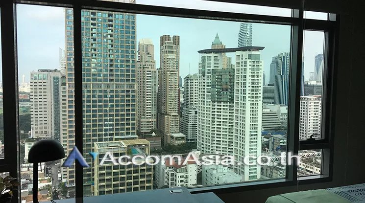 2 Bedrooms  Condominium For Sale in Ploenchit, Bangkok  near BTS Ploenchit (AA20850)