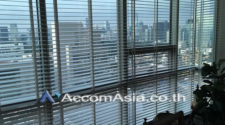  2 Bedrooms  Condominium For Sale in Ploenchit, Bangkok  near BTS Ploenchit (AA20850)