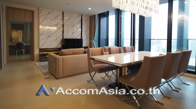  2 Bedrooms  Condominium For Rent in Ploenchit, Bangkok  near BTS Ploenchit (AA20878)