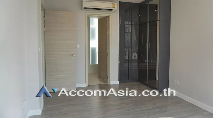  2 Bedrooms  Condominium For Sale in Silom, Bangkok  near BTS Surasak (AA20890)