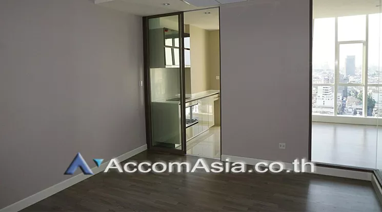 4  1 br Condominium For Sale in Silom ,Bangkok BTS Surasak at The Room Sathorn Pan Road AA20895