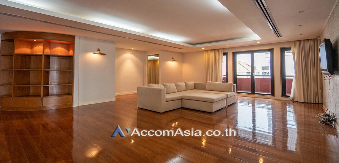 unitElegant-designed condo with teak floors in quiet Sathorn cul-de-sac (21270)