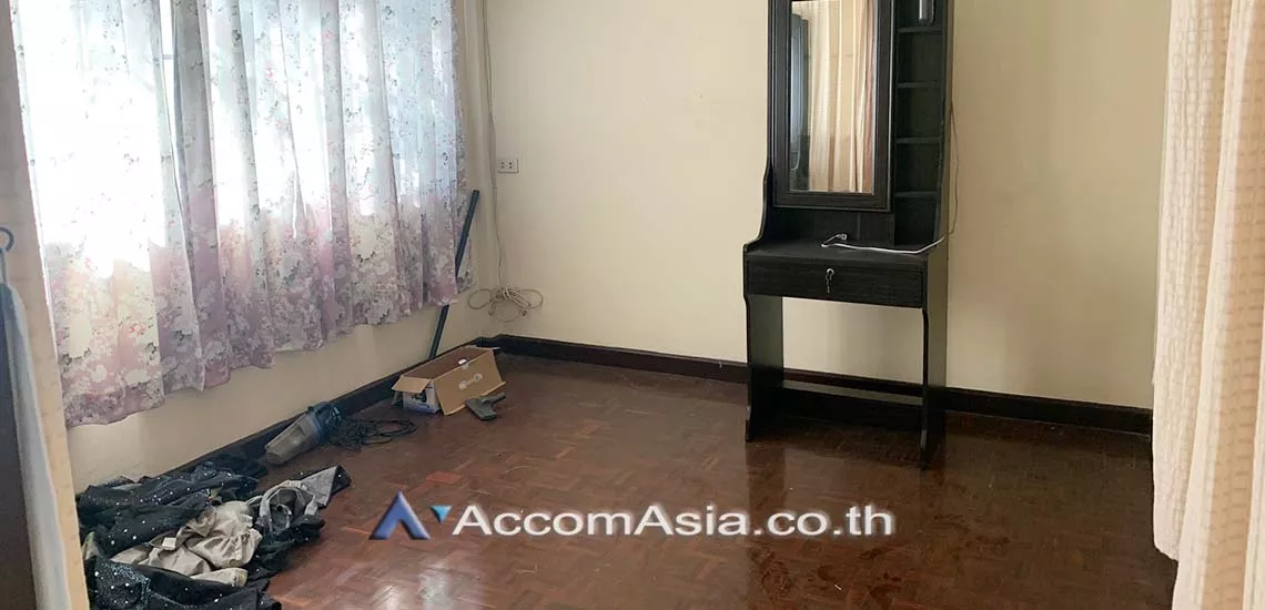 6  5 br House For Rent in Pattanakarn ,Bangkok BTS On Nut at Panya Pattanakarn Village AA20906