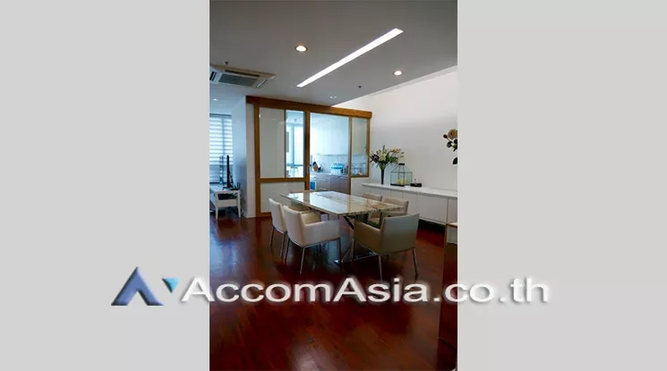 unit 2 Bedrooms  Condominium For Rent in Ploenchit, Bangkok  near BTS Chitlom (AA20913)