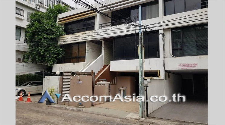 unit 4 Bedrooms  Townhouse For Rent & Sale in Sukhumvit, Bangkok  near BTS Phrom Phong (AA20914)