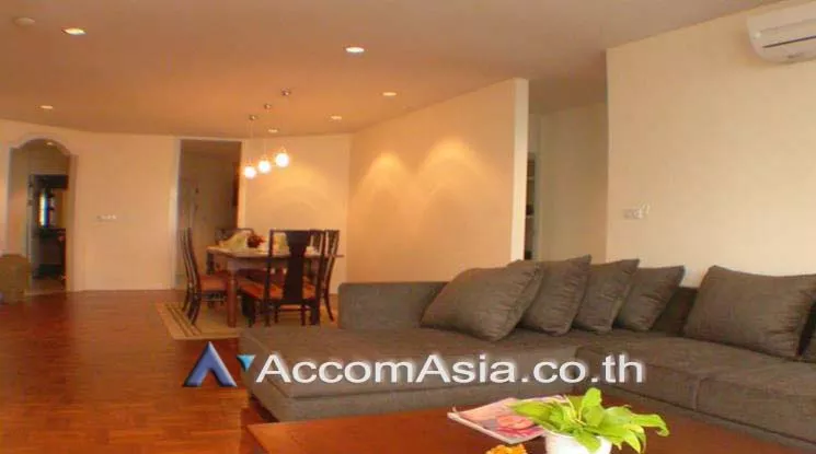  3 Bedrooms  Apartment For Rent in Silom, Bangkok  near BTS Chong Nonsi (10311)