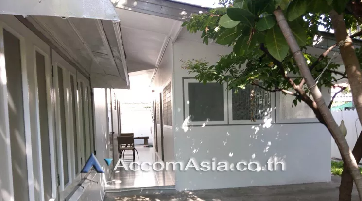 unitPet friendly |  2 Bedrooms  House For Rent in Phaholyothin, Bangkok  near BTS Ari (AA20919)