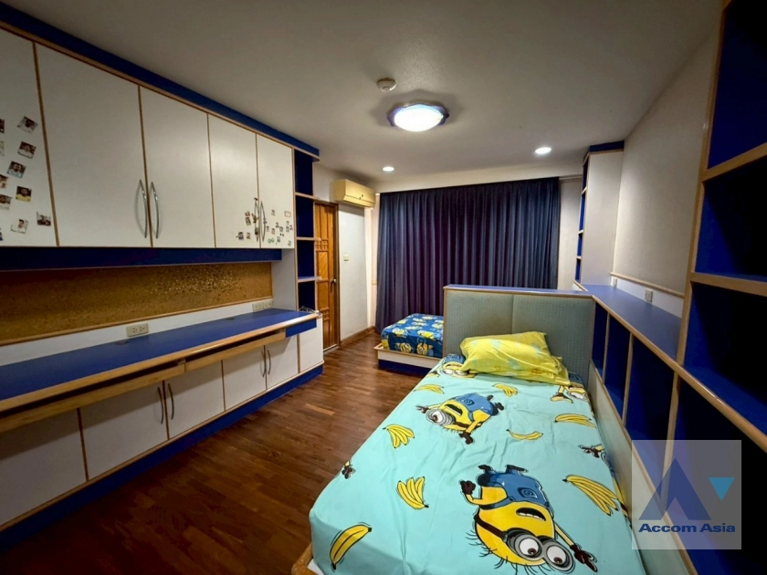 11  3 br Condominium For Rent in Silom ,Bangkok BTS Surasak at Sampoom Garden AA20964