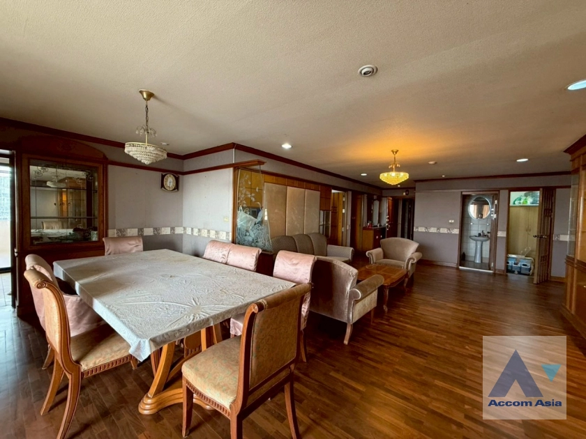  1  3 br Condominium For Rent in Silom ,Bangkok BTS Surasak at Sampoom Garden AA20964