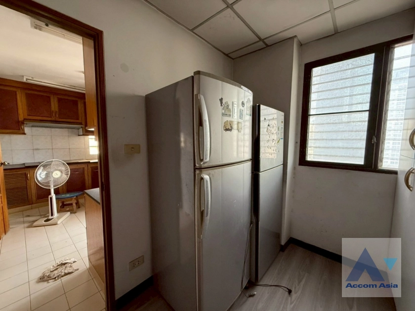 6  3 br Condominium For Rent in Silom ,Bangkok BTS Surasak at Sampoom Garden AA20964