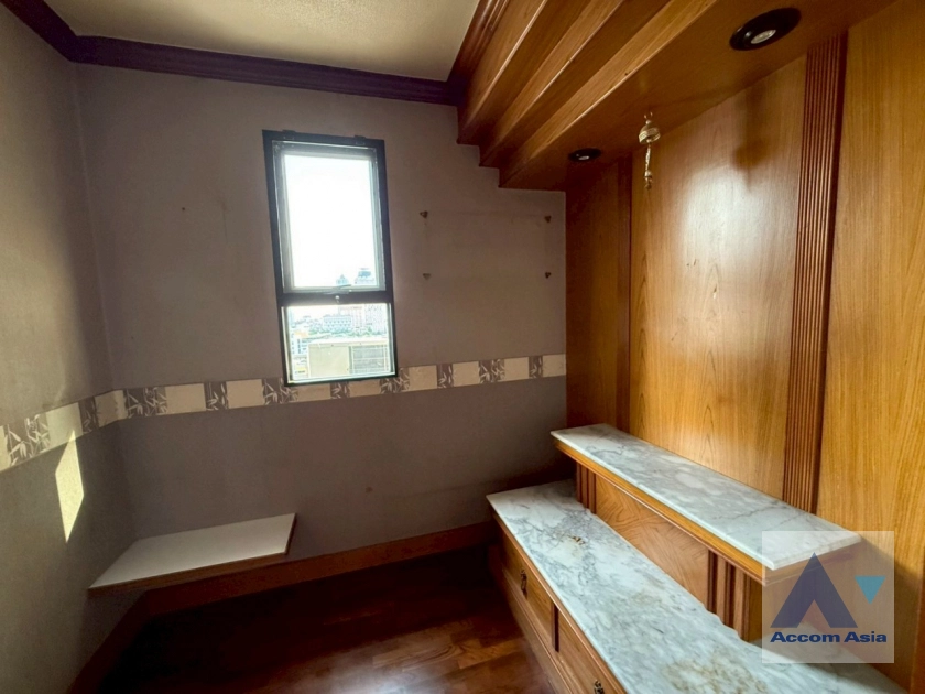 13  3 br Condominium For Rent in Silom ,Bangkok BTS Surasak at Sampoom Garden AA20964