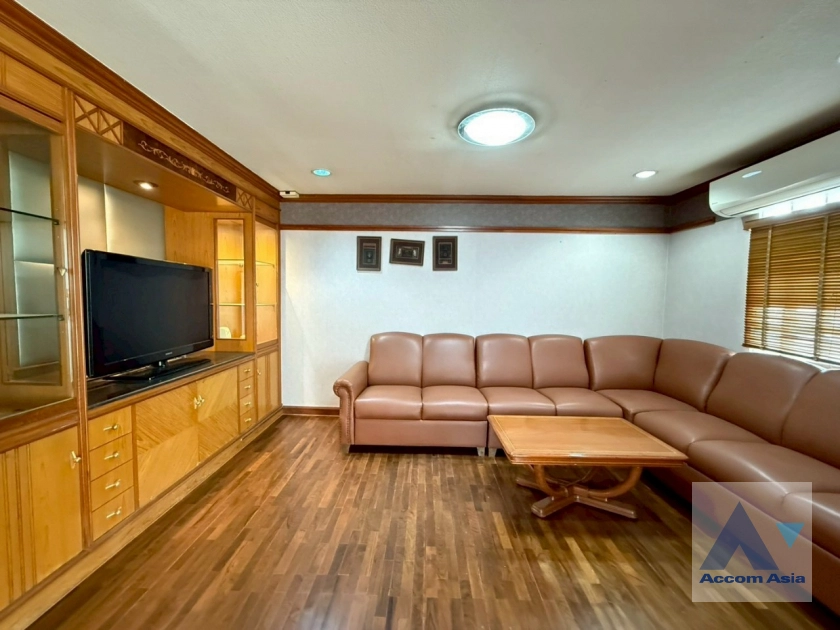 7  3 br Condominium For Rent in Silom ,Bangkok BTS Surasak at Sampoom Garden AA20964