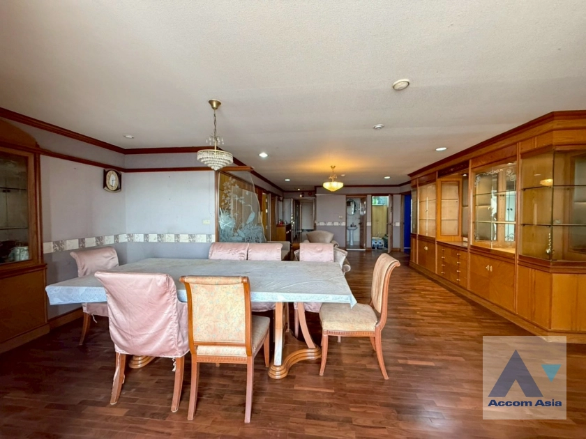  1  3 br Condominium For Rent in Silom ,Bangkok BTS Surasak at Sampoom Garden AA20964