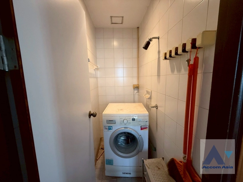 15  3 br Condominium For Rent in Silom ,Bangkok BTS Surasak at Sampoom Garden AA20964