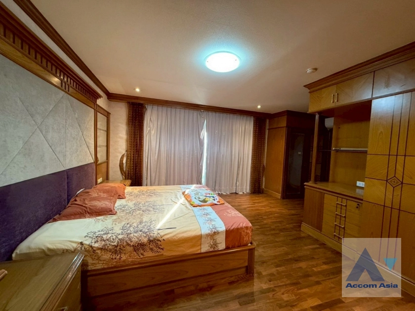 9  3 br Condominium For Rent in Silom ,Bangkok BTS Surasak at Sampoom Garden AA20964